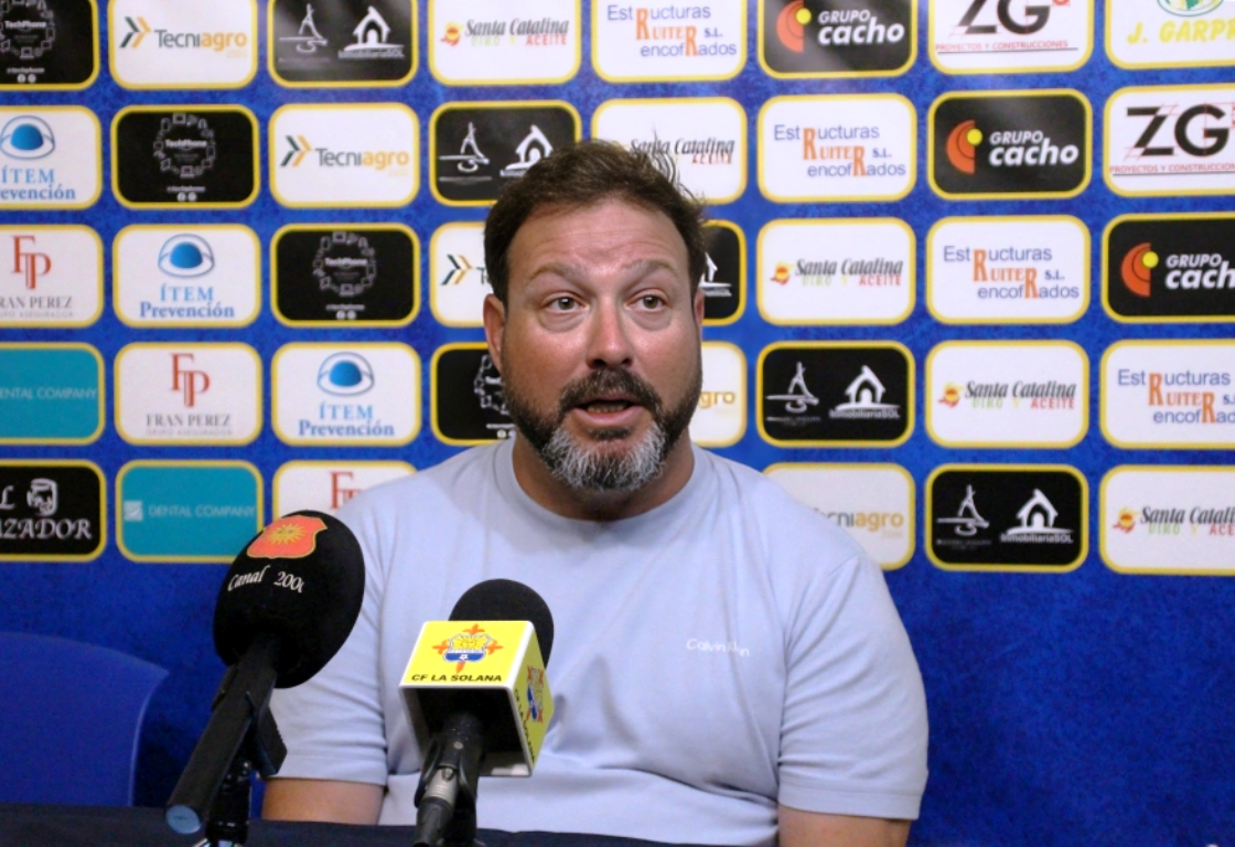 -Julián_Falcón_entrenador_del_CF_La_Solana.png