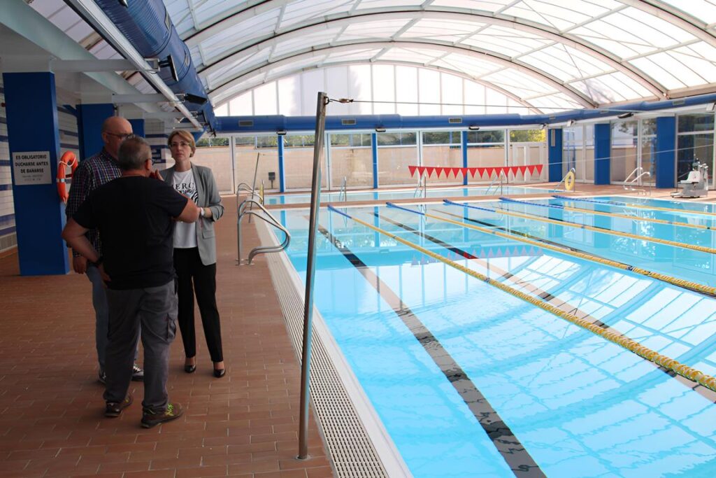 -La_alcaldesa_ha_visitado_la_piscina_el_día_de_su_reapertura.jpg