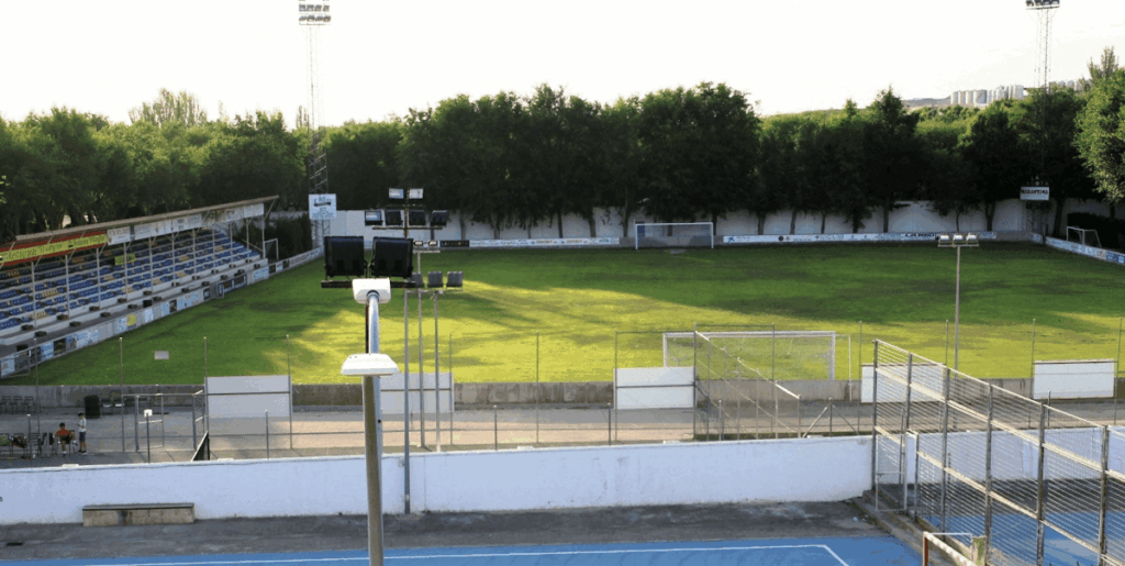 - Campo de Deportes de La Moheda