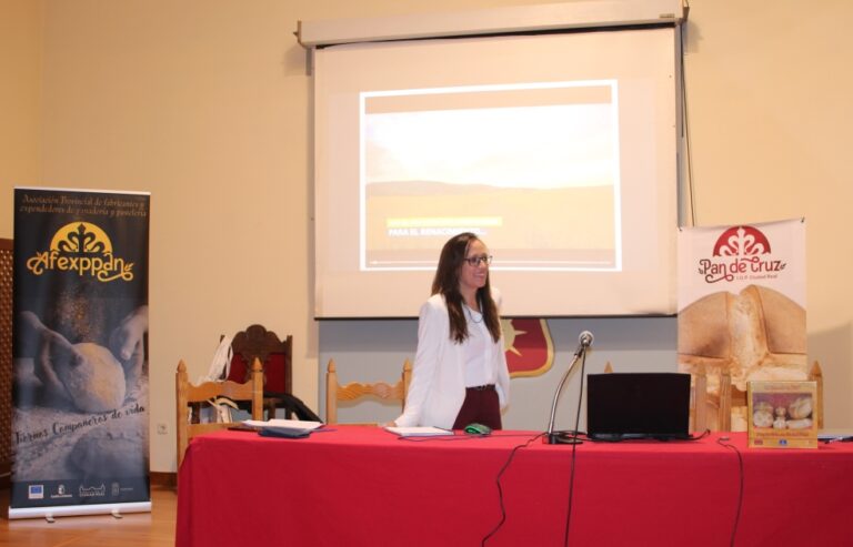 -Elena presidenta de AFEXPPAN