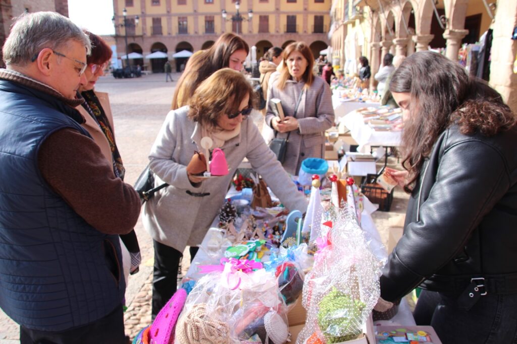 - Mercadillo público