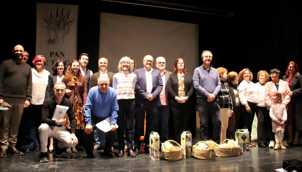 -Pan de Trigo con los premiados al finalizar el acto