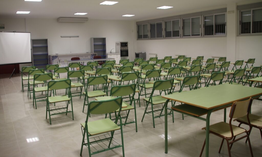 - CIEES Aula polivalente