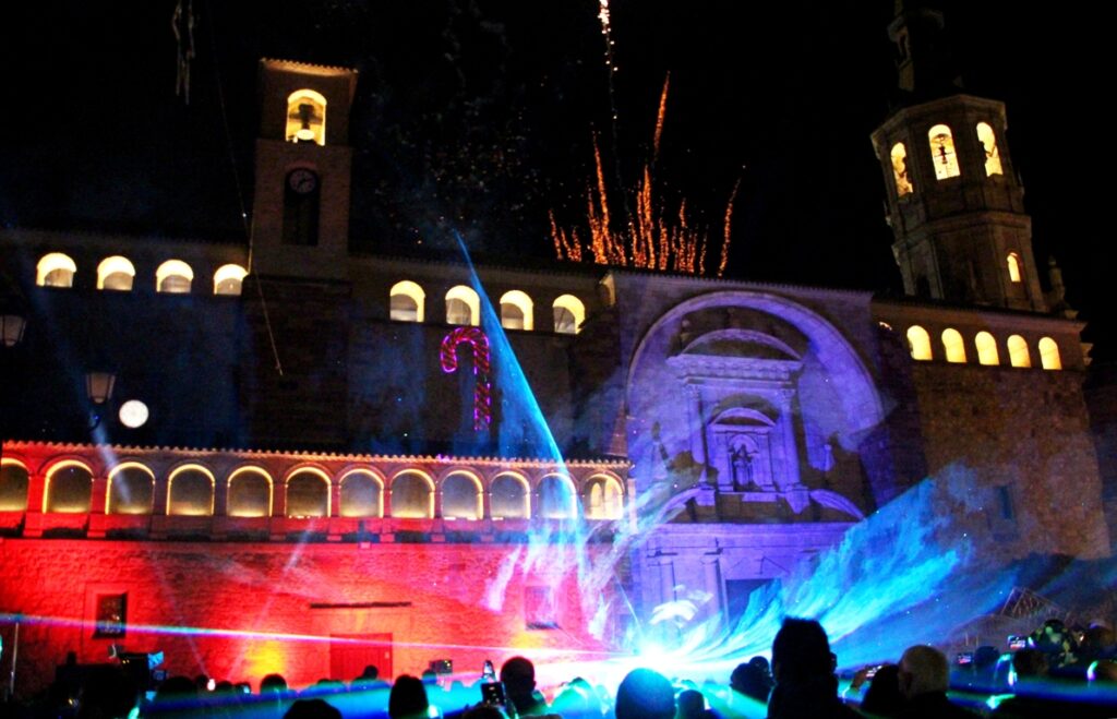 -Espectáculo luz y sonido plaza