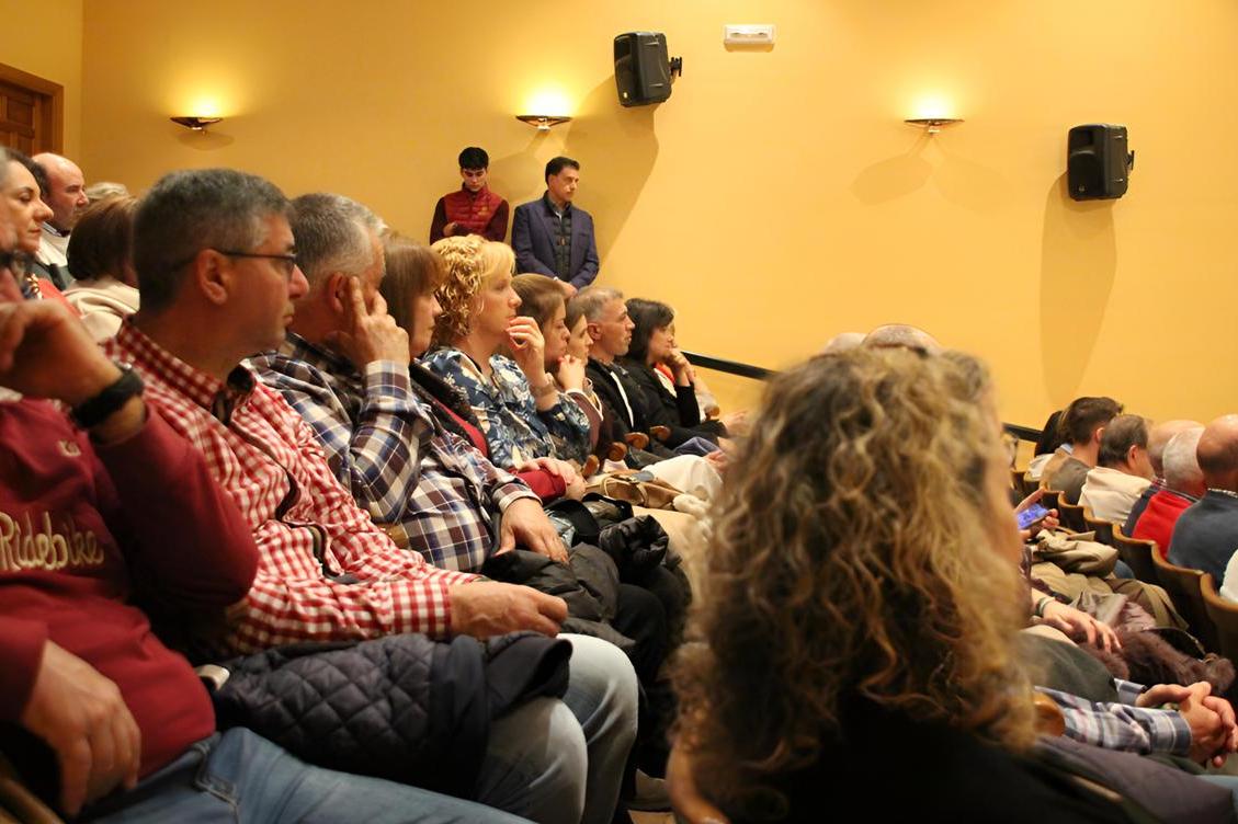 -Presentación_vinos_lleno_auditorio.jpg