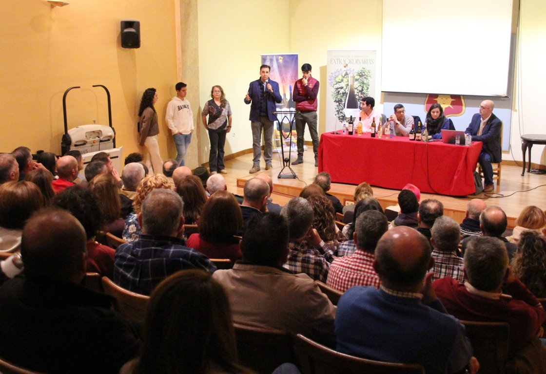 -Presentación vinos lleno en el auditorio Don Diego