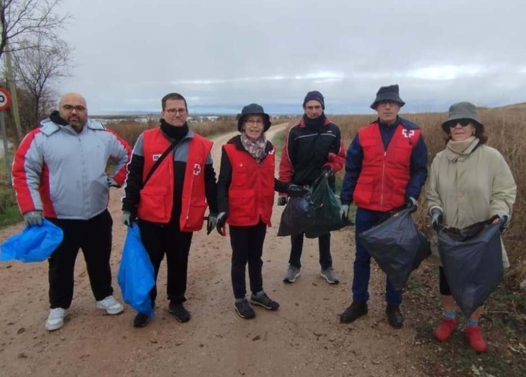 -Voluntarios de Cruz Roja participantes en basuraleza