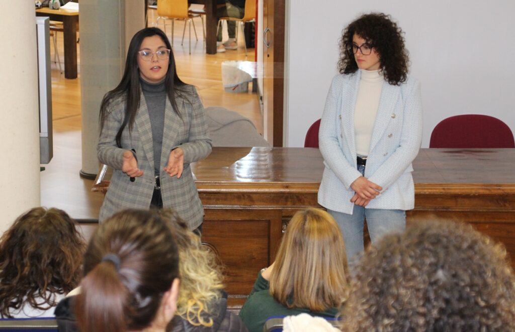 - Charla Bienestar Digital