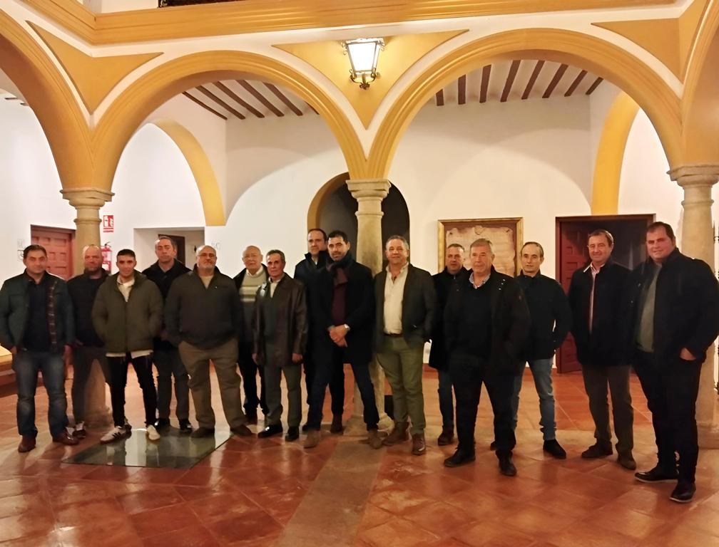 -Junta_directiva_saliente_y_entrante_de_San_Isidro_Labrador.jpg