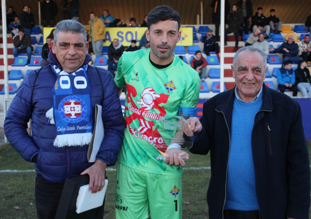 -Manolo recibió el premio Mítico de la peña puertollanense