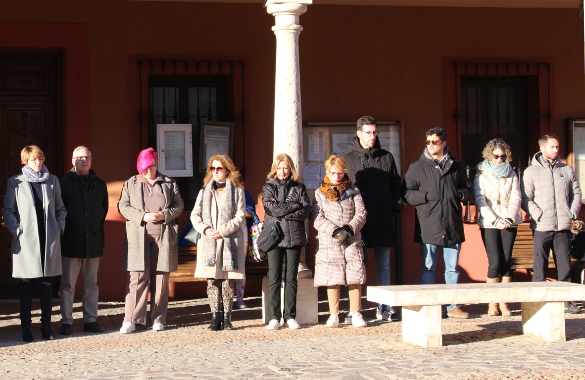 -Minuto silencio La Solana autoridades