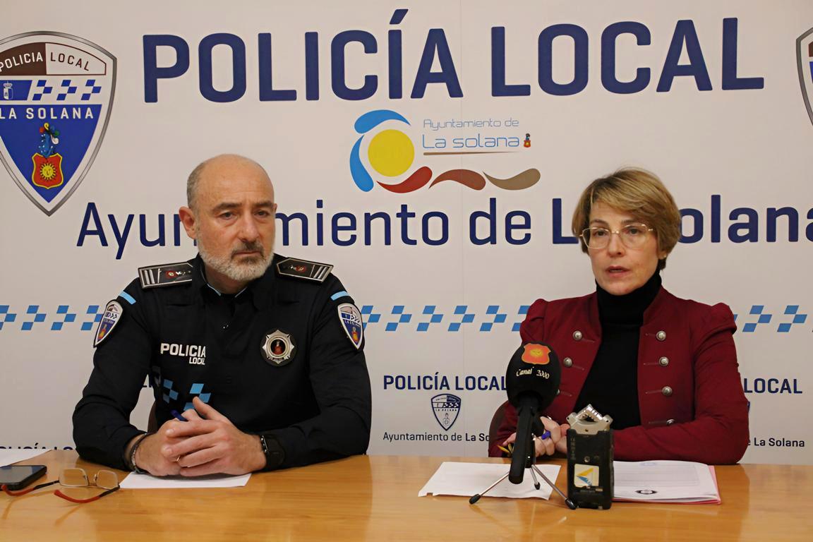 -Rueda Velasco y Luisa explicando las incidencias